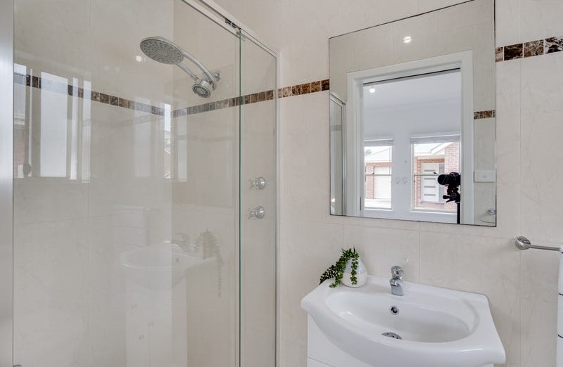 Contemporary and Stylish 4-Bedroom SIL Home in Greenwith — Home image 4