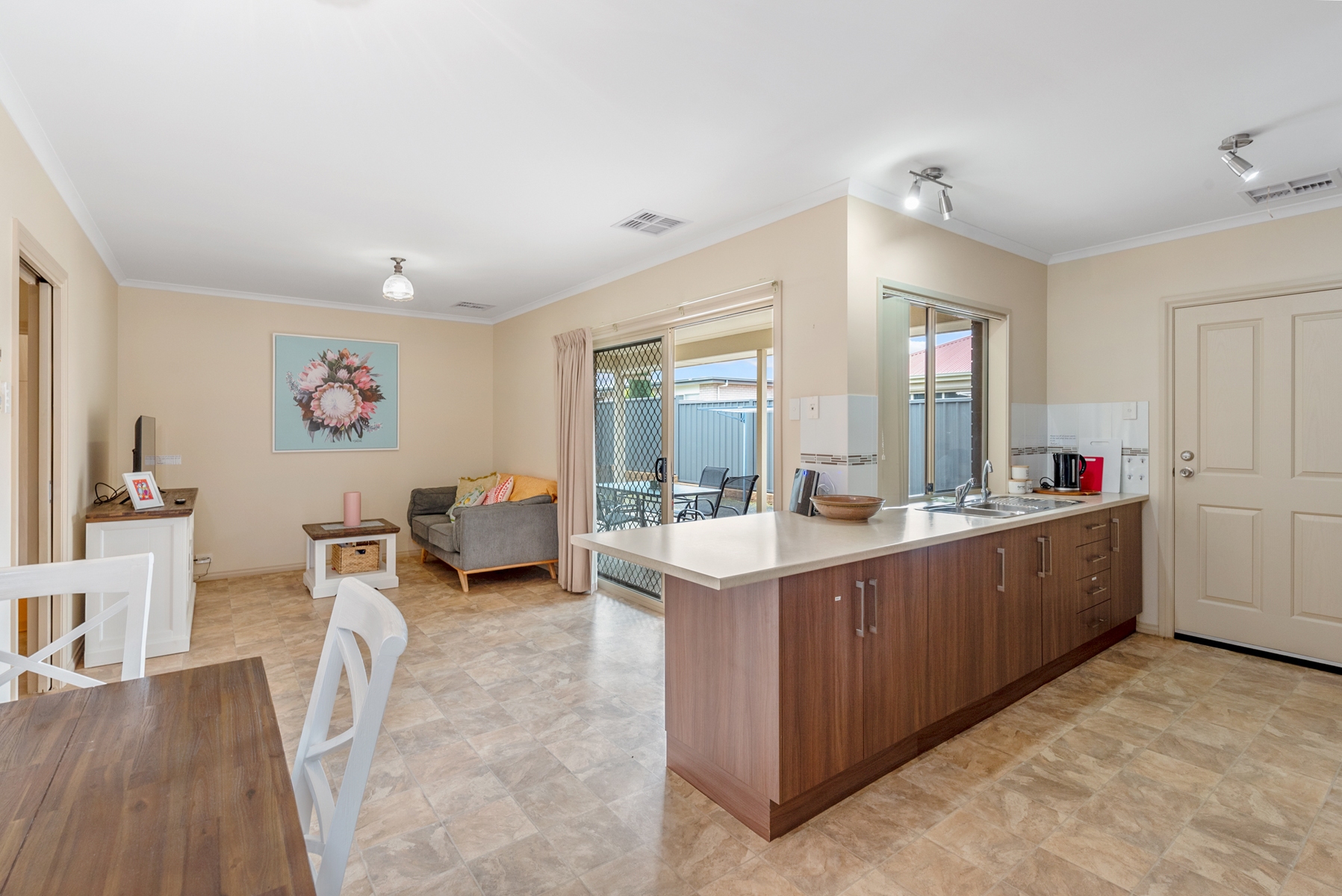 Safe, comfortable and colorful property situated in stunning Barossa Valley — Home image 4