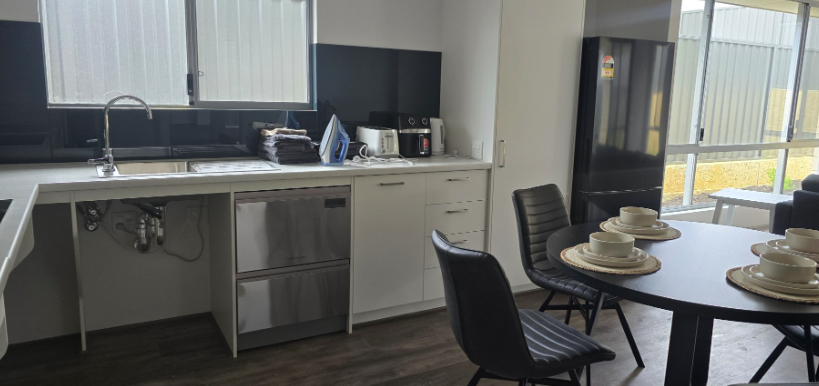 Dudley Park NEW 3 Bed HPS Home with Onsite Overnight Room — Home image 3