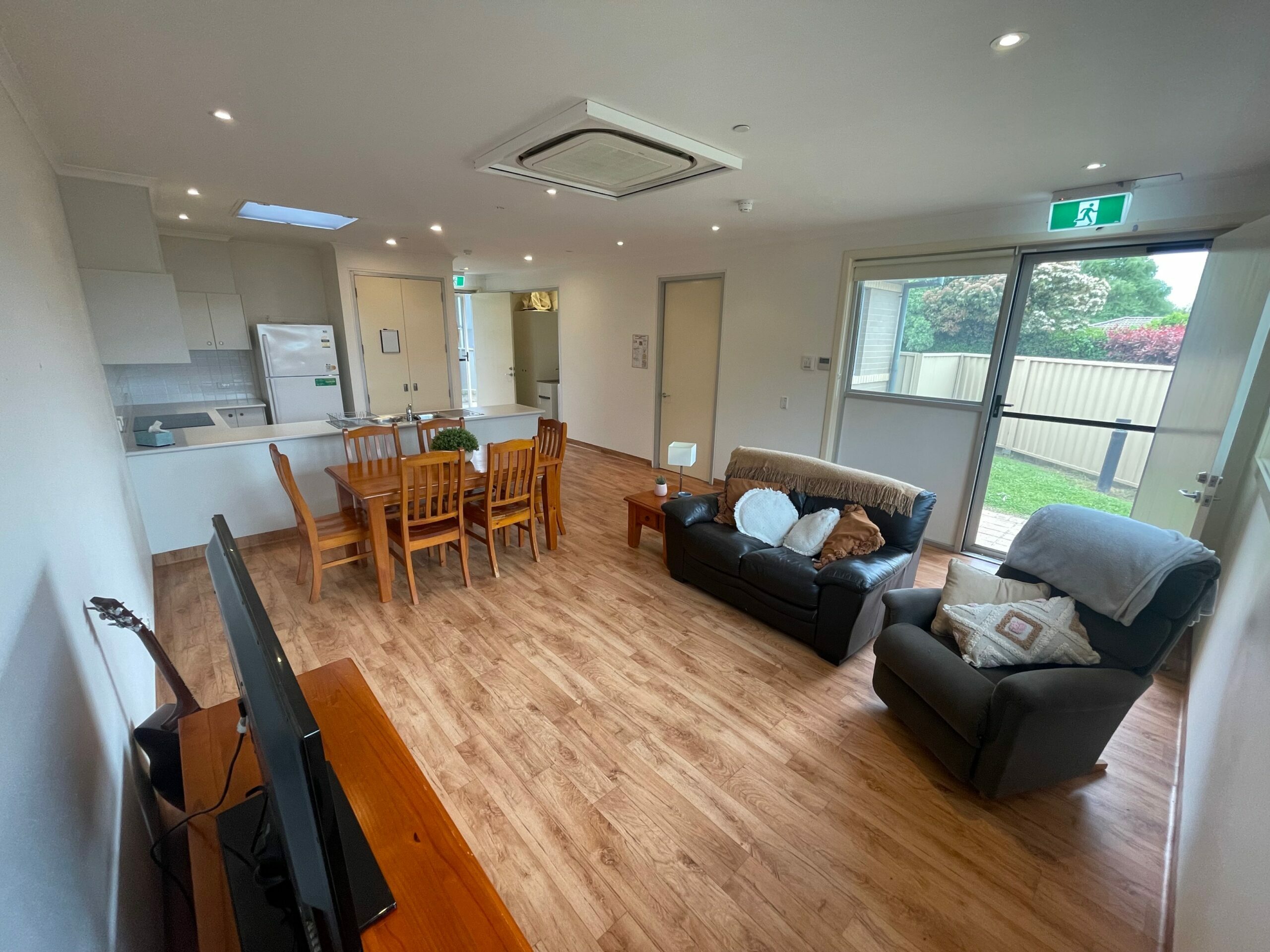 Single modern villa on a quiet residential street in Orange, NSW — Home image 5
