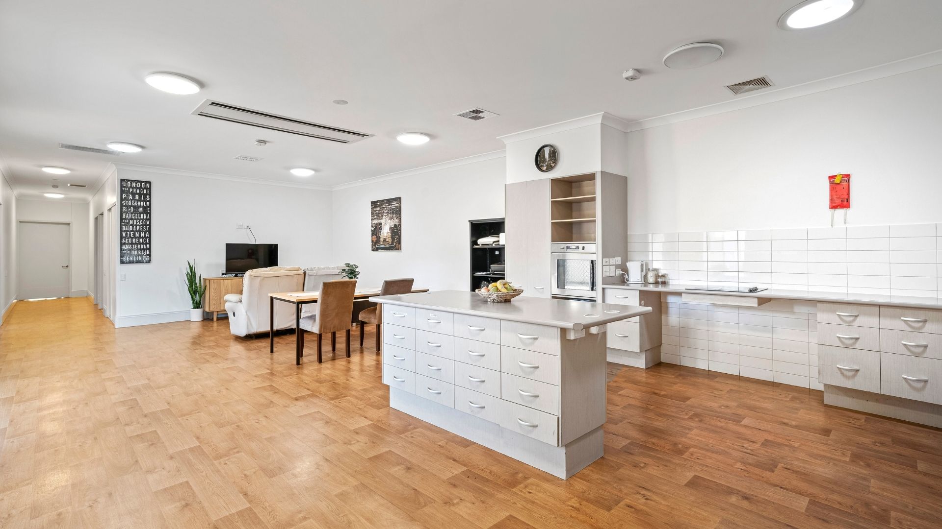 Whole Fully Accessible 3 Bedroom Home Available in Hendon — Home image 3