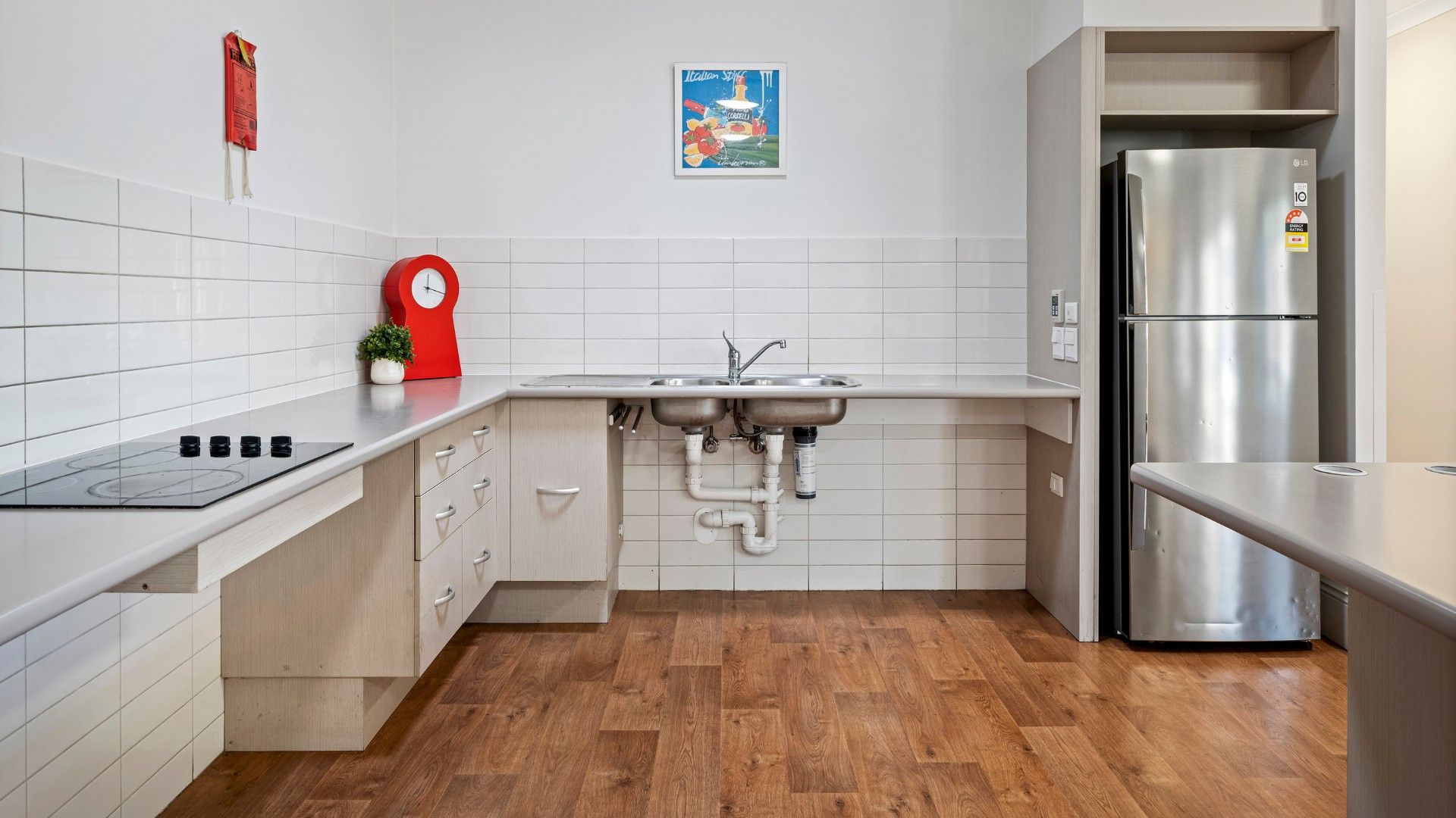 Whole Fully Accessible 3 Bedroom Home Available in Hendon — Home image 4