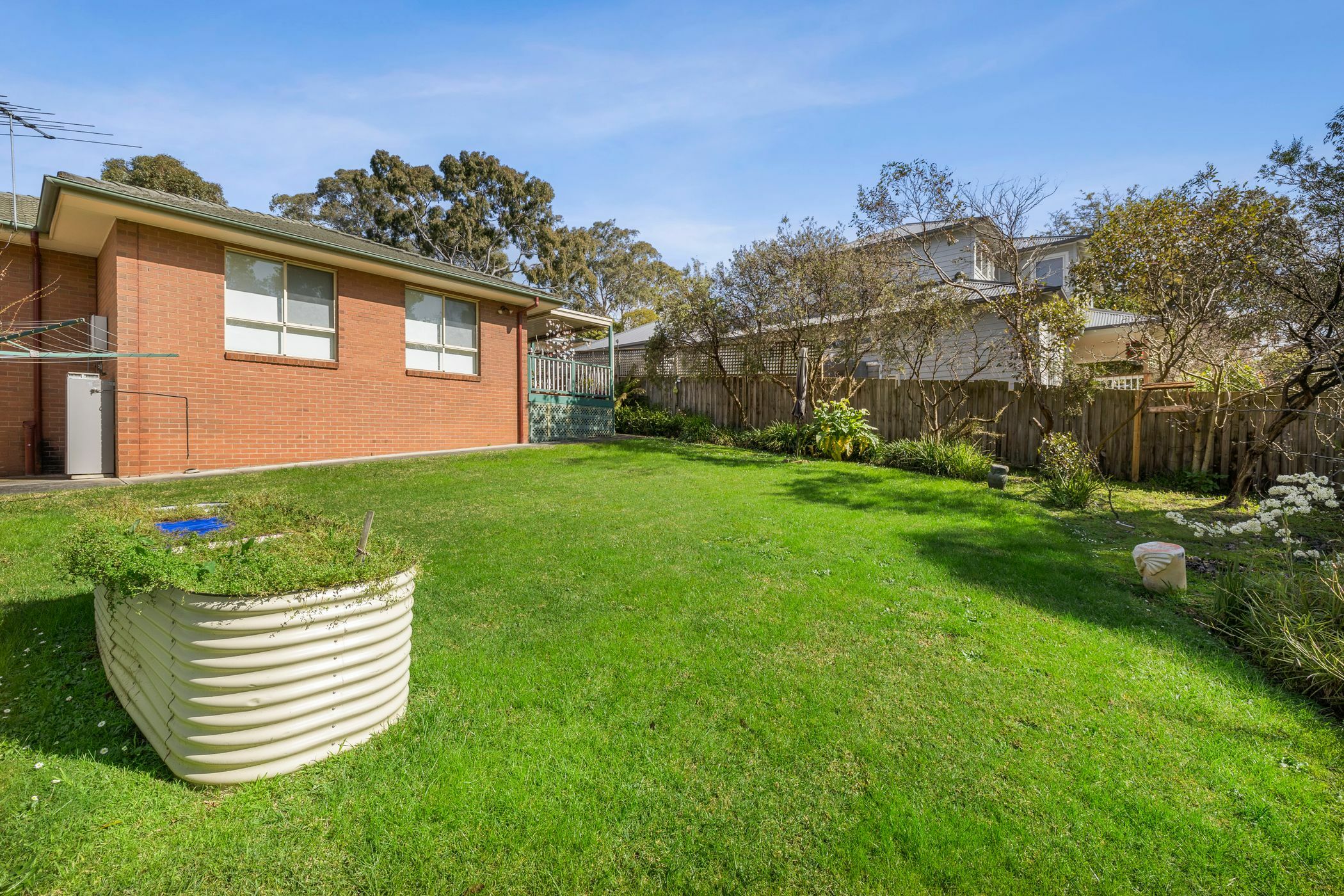 Leafy green and tranquil home — Home image 7