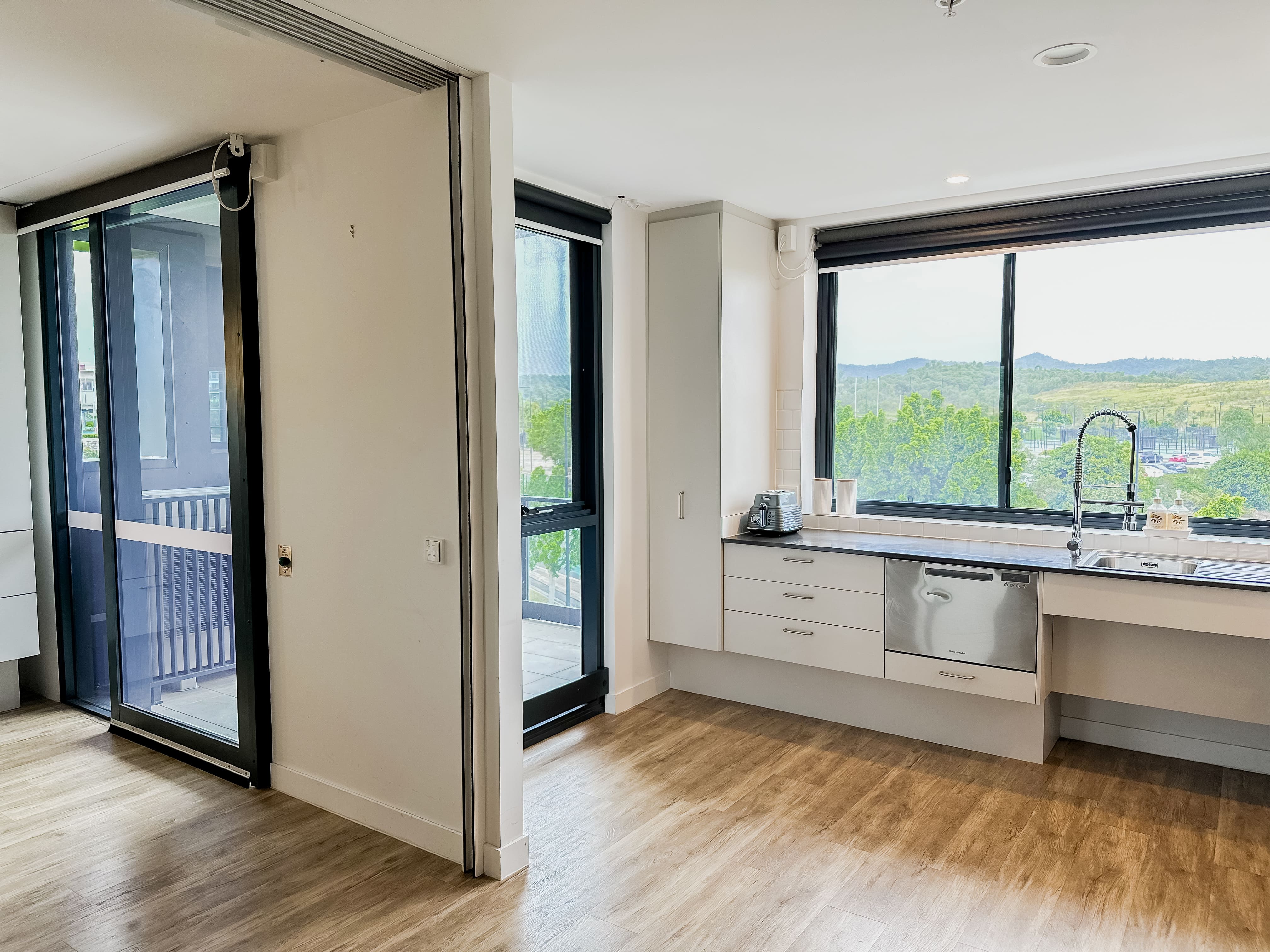 1 Bedroom Apartments, Springfield Central — Home image 3