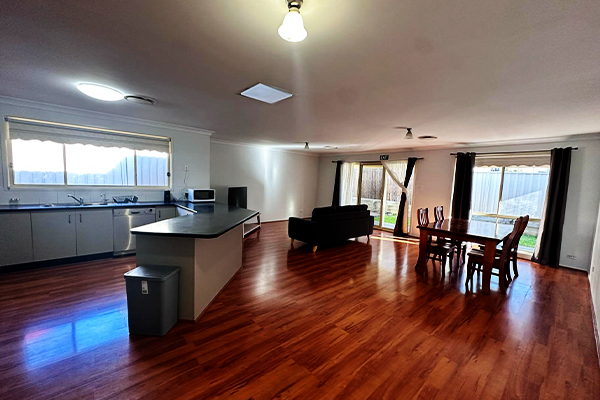Spacious 4-Bedroom SIL Home Southwest Sydney Prestons Male vacancy — Home image 5