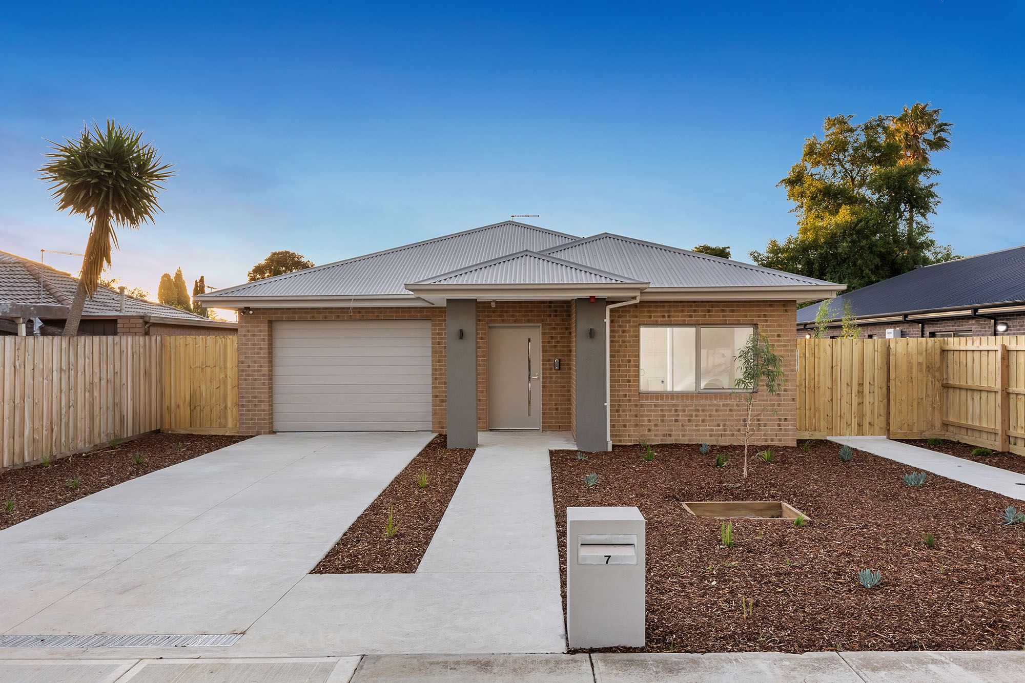 3 Bed High Physical Support House Just 3-Minute Drive to Cranbourne Town Centre! — Home image 6