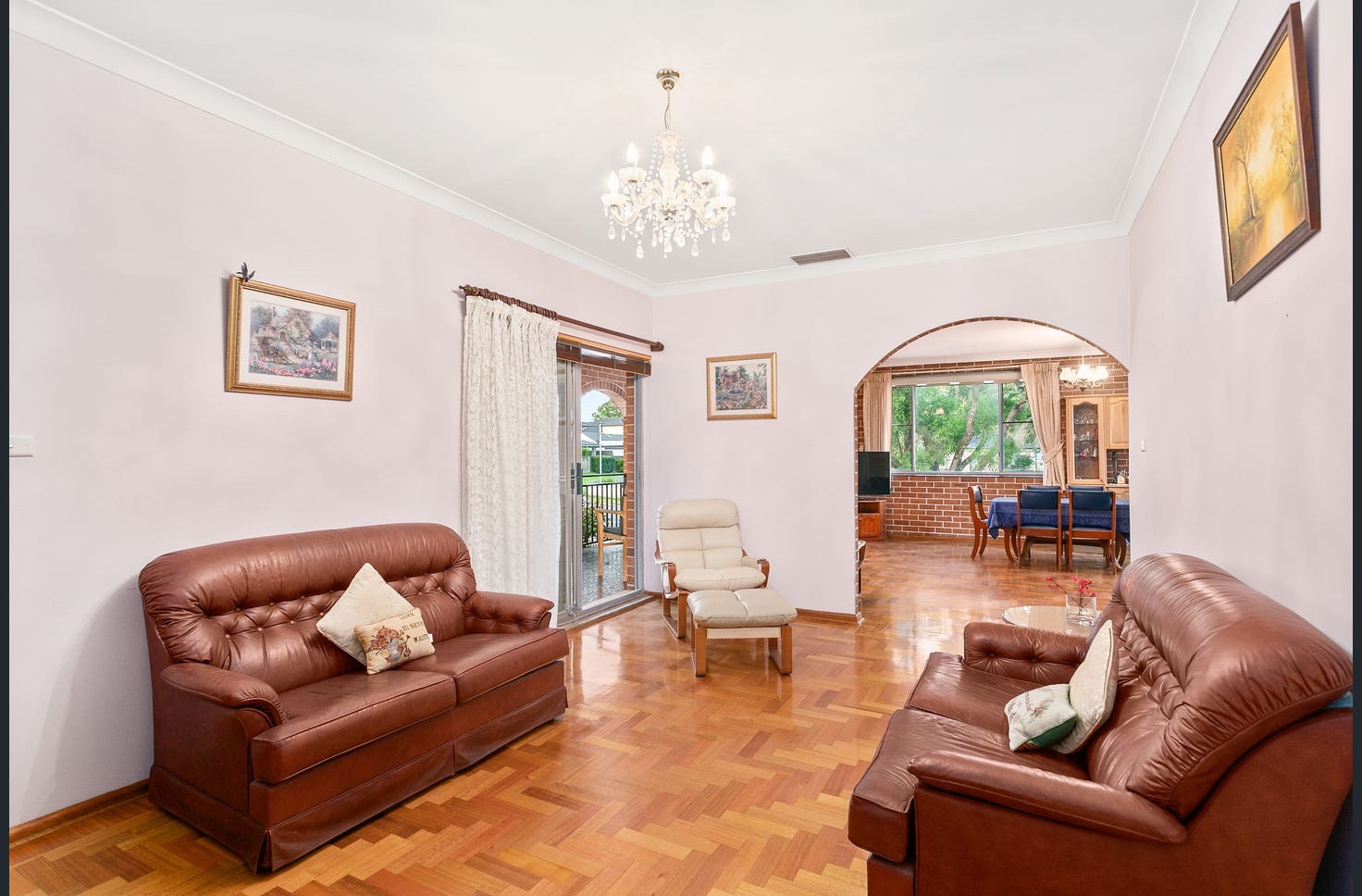 Spacious new release home in Peakhurst — Home image 2