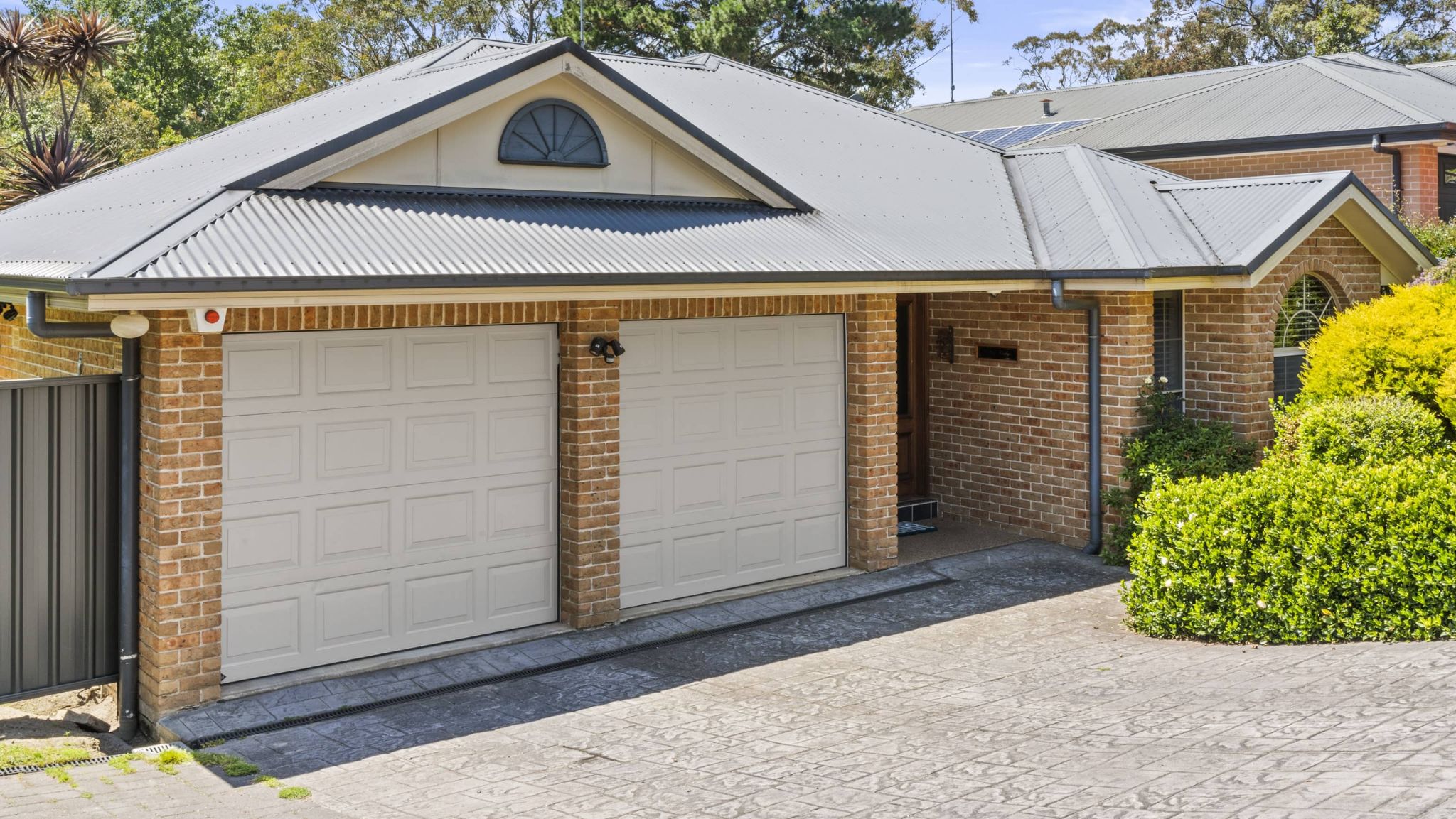A lovely modern home in Hazelbrook, BLUE MOUNTAINS — Home image 2