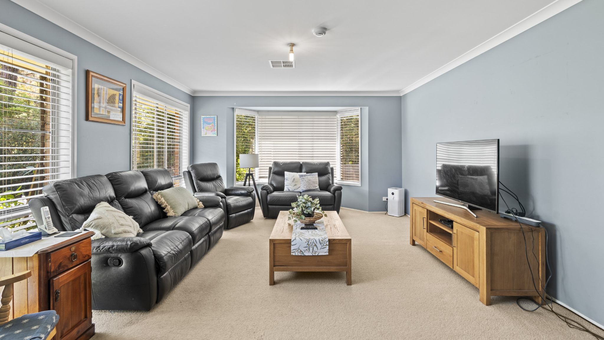 A lovely modern home in Hazelbrook, BLUE MOUNTAINS — Home image 3