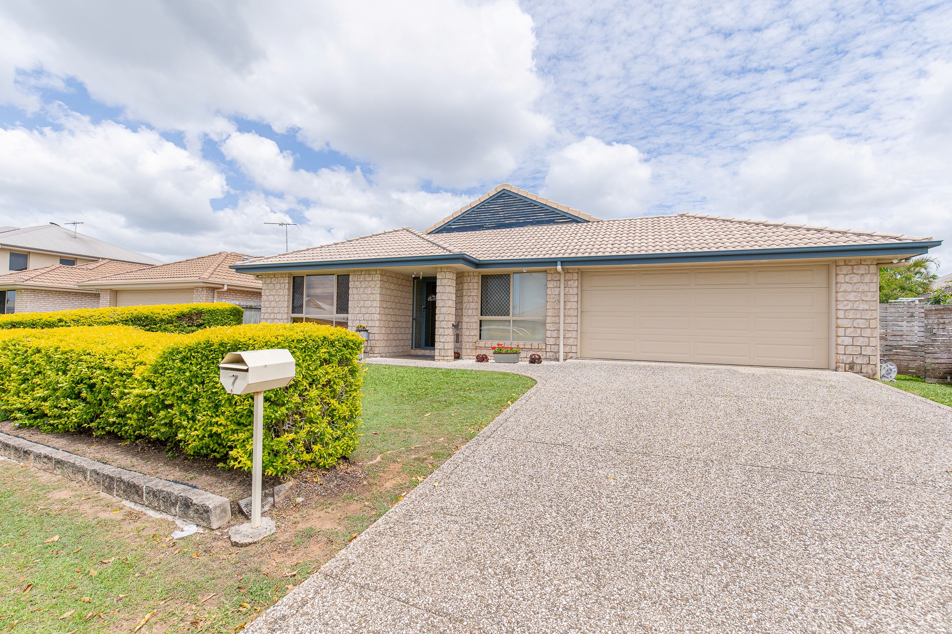 Modern SIL home in Caboolture with open-plan living and outdoor entertainment — Home image 2