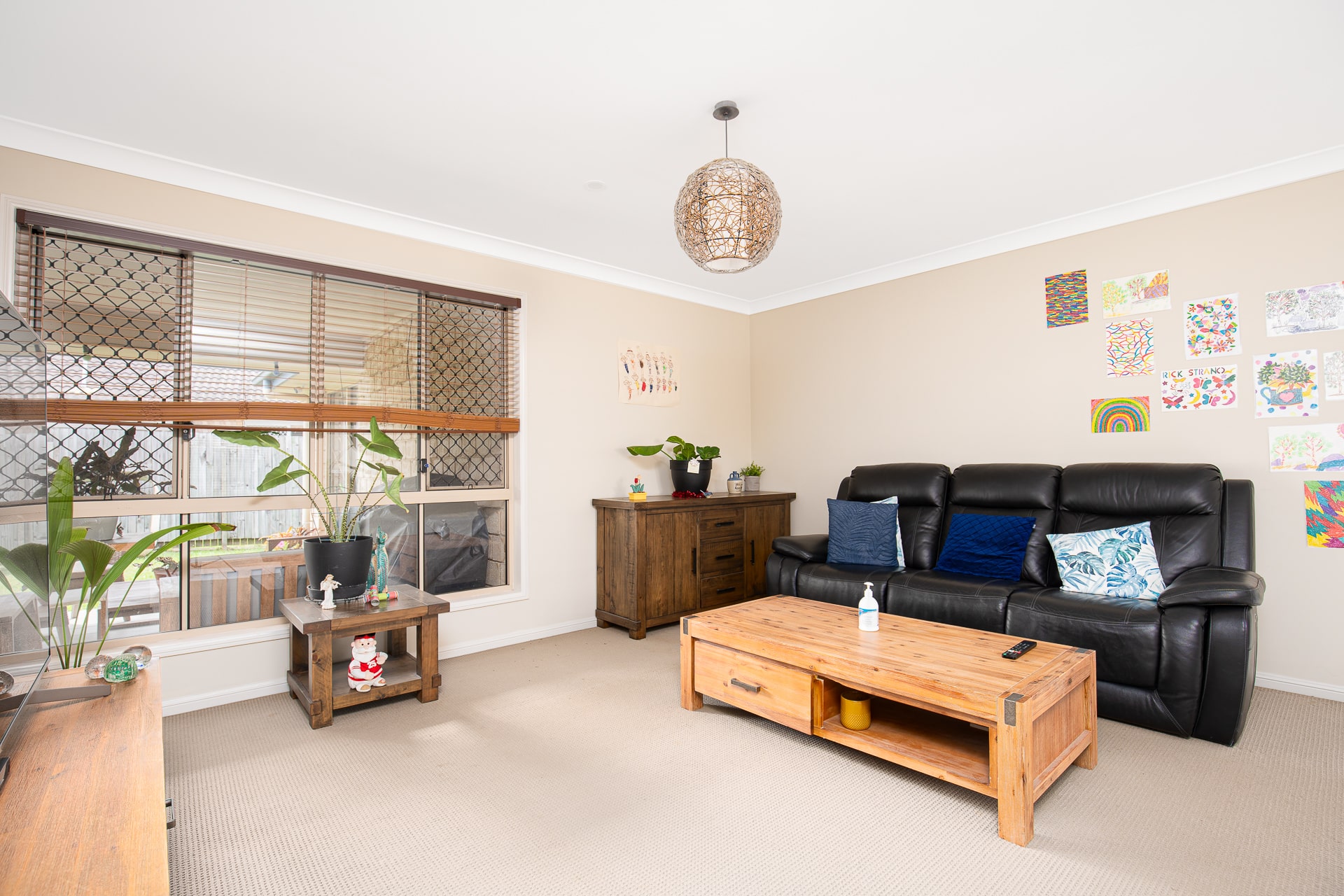 Modern SIL home in Caboolture with open-plan living and outdoor entertainment — Home image 4