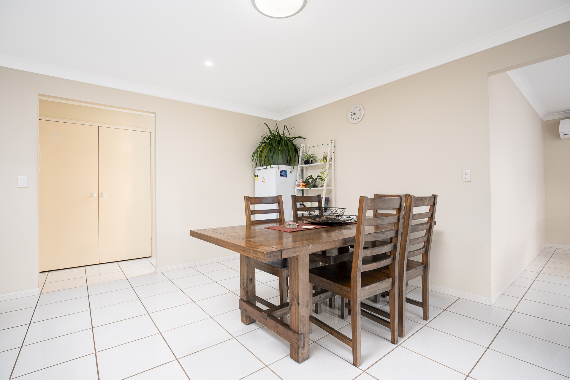 Modern SIL home in Caboolture with open-plan living and outdoor entertainment — Home image 6