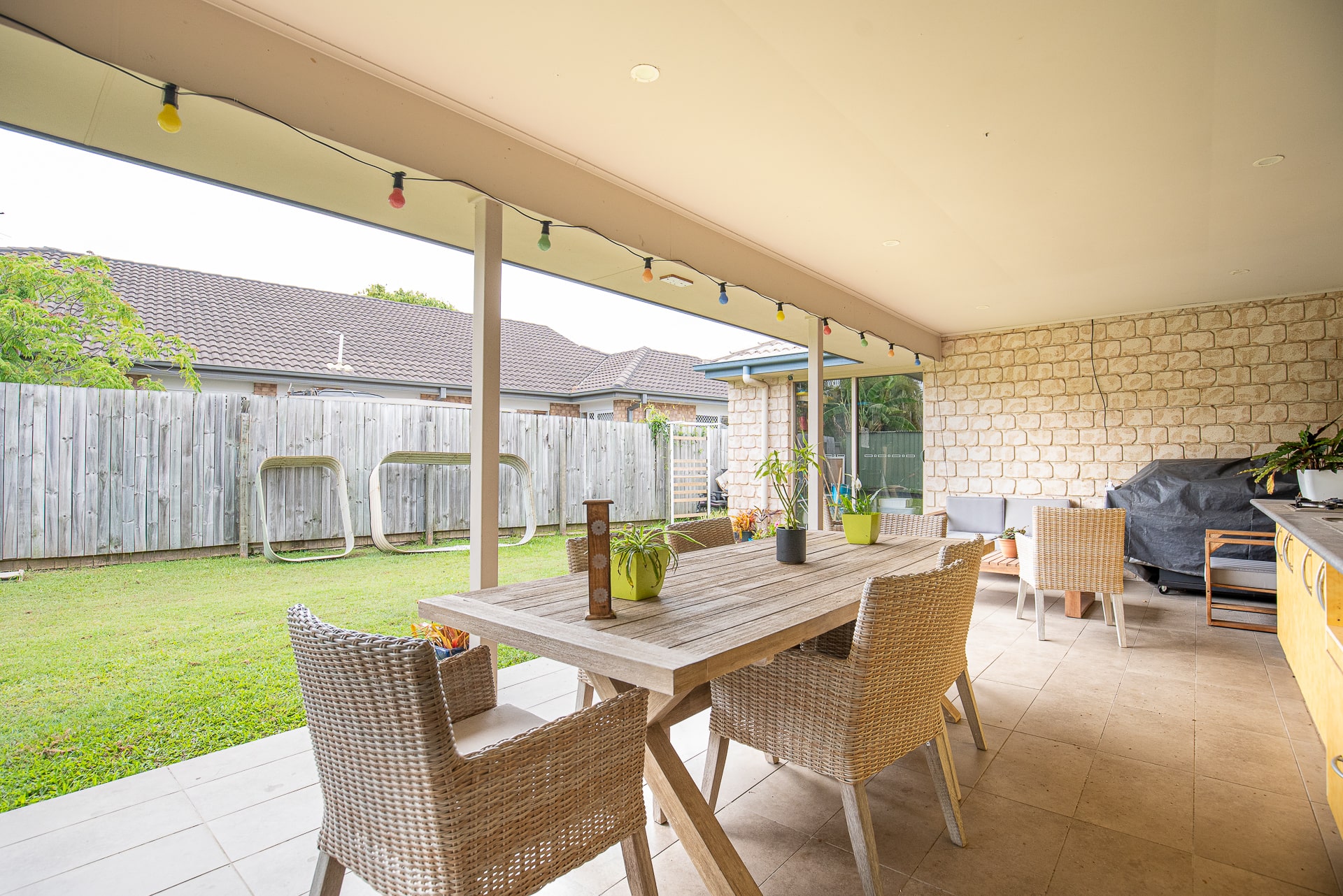 Modern SIL home in Caboolture with open-plan living and outdoor entertainment — Home image 9
