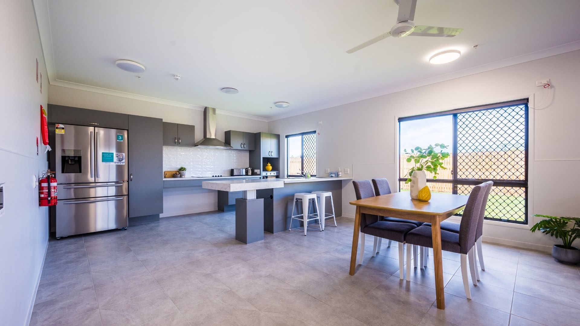 One bedroom available in newly built home Bohle Plains — Home image 2