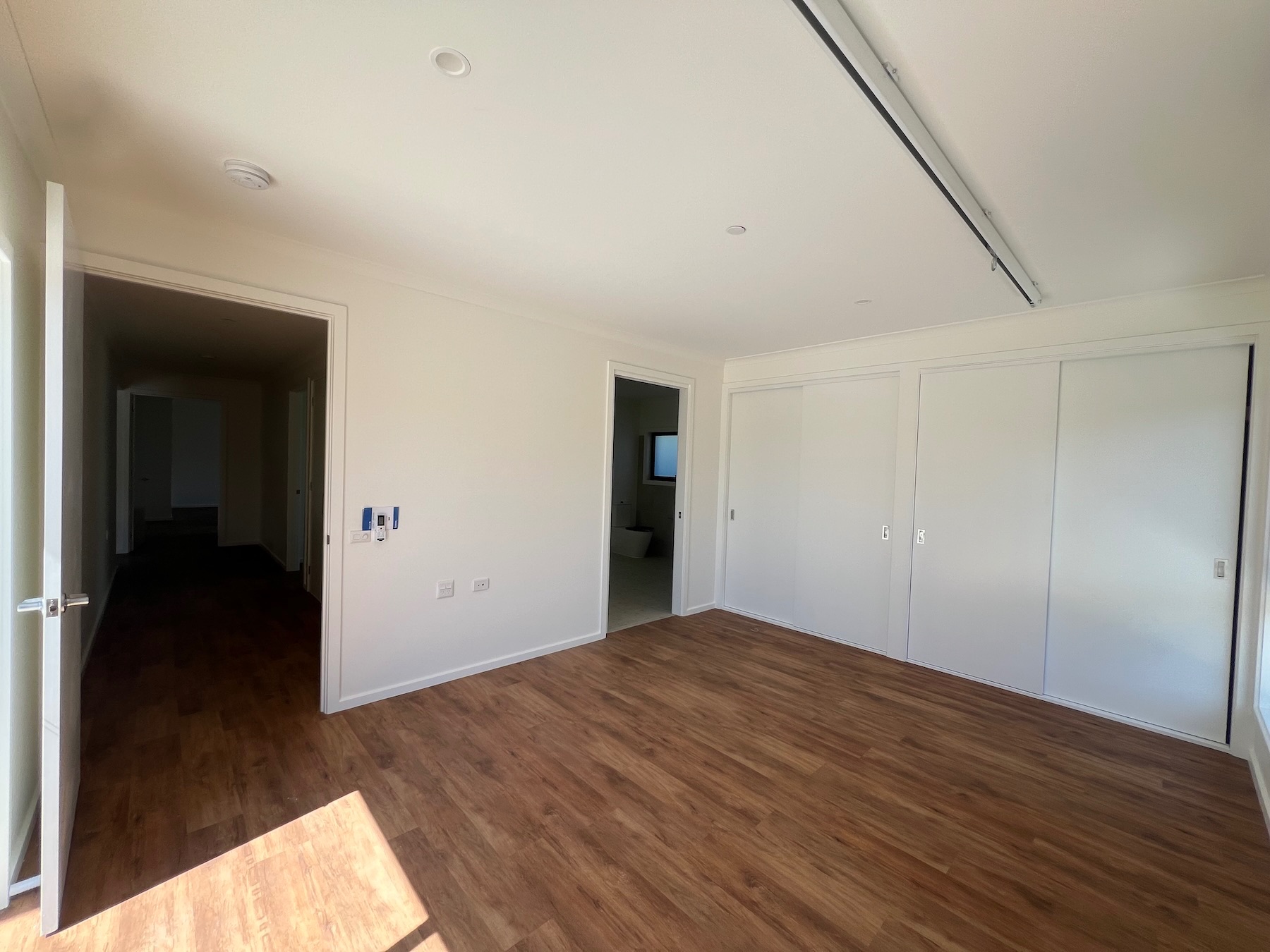 Massive Dual Iiving High Physical Support home - Available NOW — Home image 2