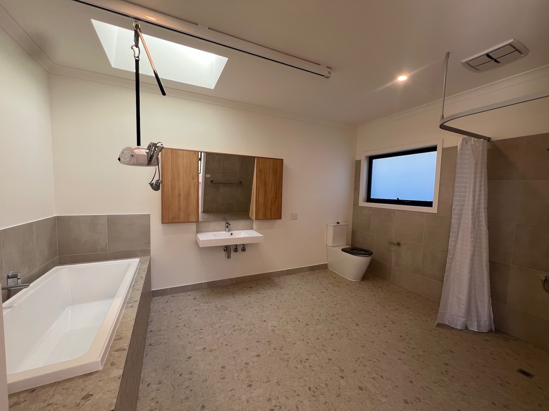 Massive Dual Iiving High Physical Support home - Available NOW — Home image 3