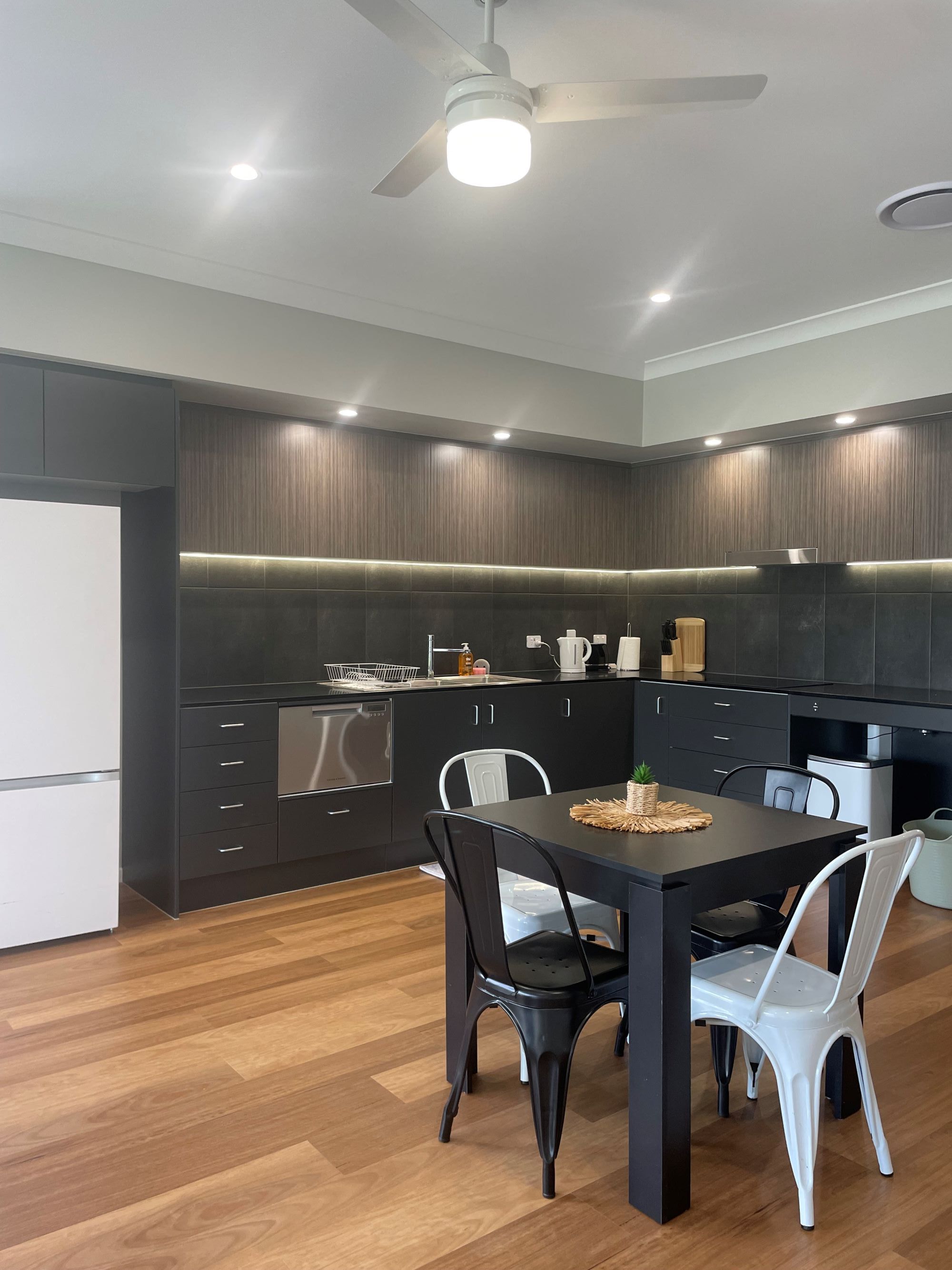 3 Bedroom home with OOA in Heathwood, Queensland — Home image 4