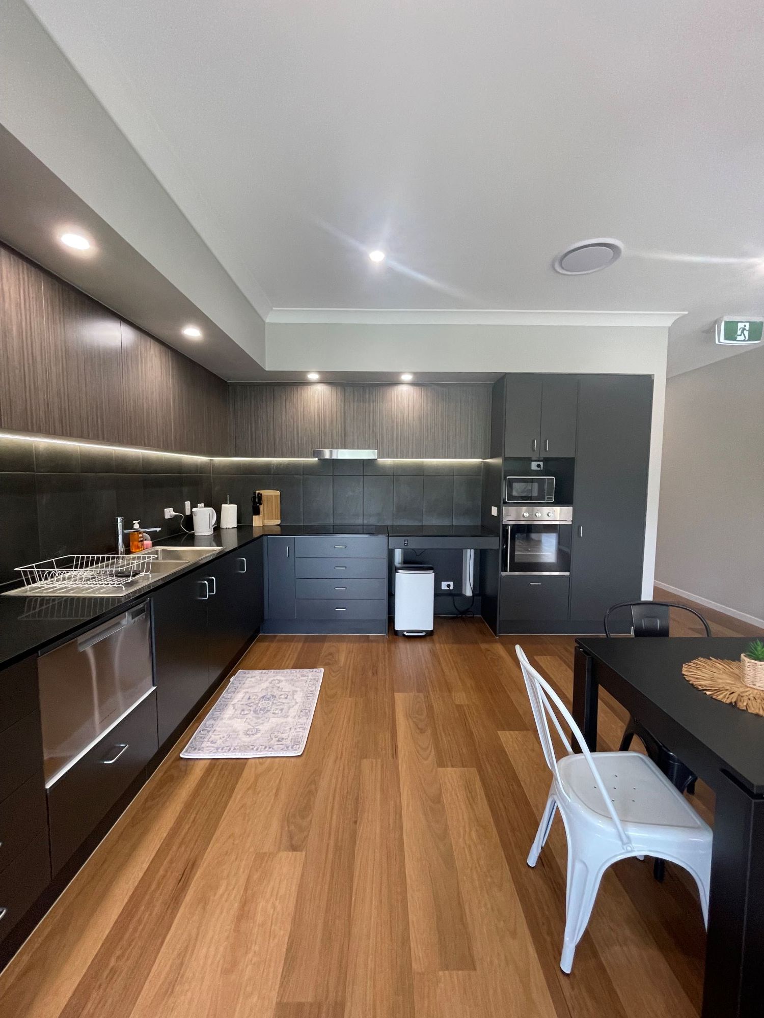 3 Bedroom home with OOA in Heathwood, Queensland — Home image 5