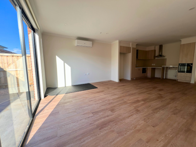 Urban convenience meets Suburban tranquility in Tarneit — Home image 4