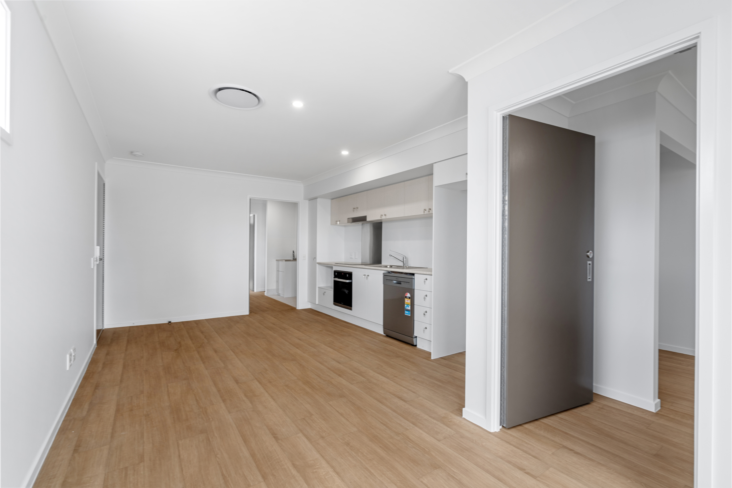1 & 2 UNITS, COTSWOLD HILLS QLD – ROBUST HOUSE — Home image 4