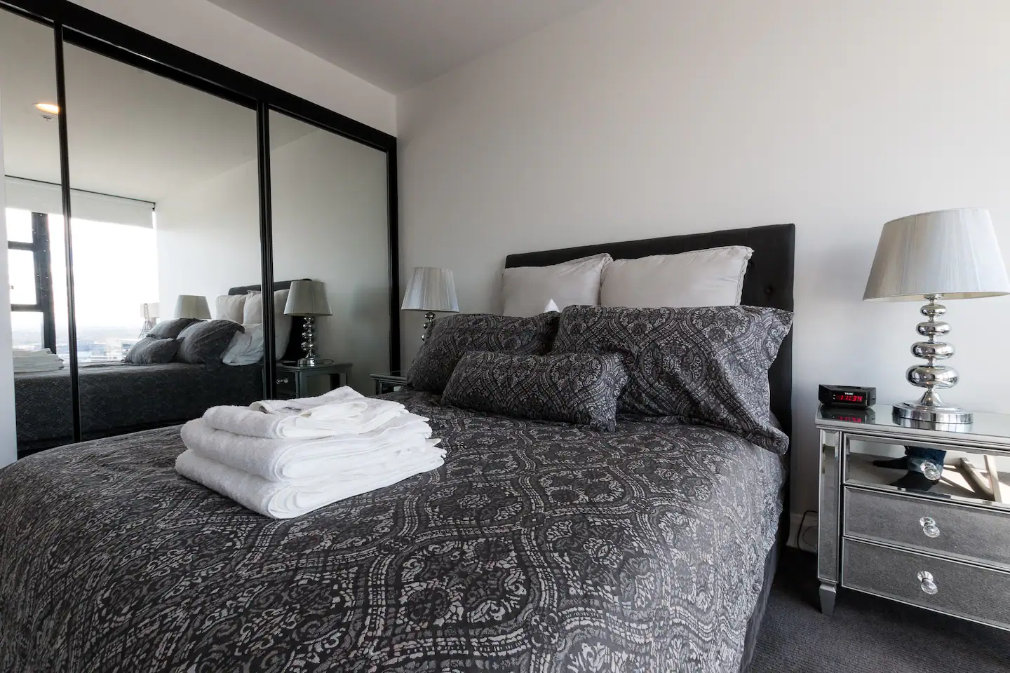 Accessible Accommodation in Melbourne CBD - Available now for MTA/STA — Home image 4