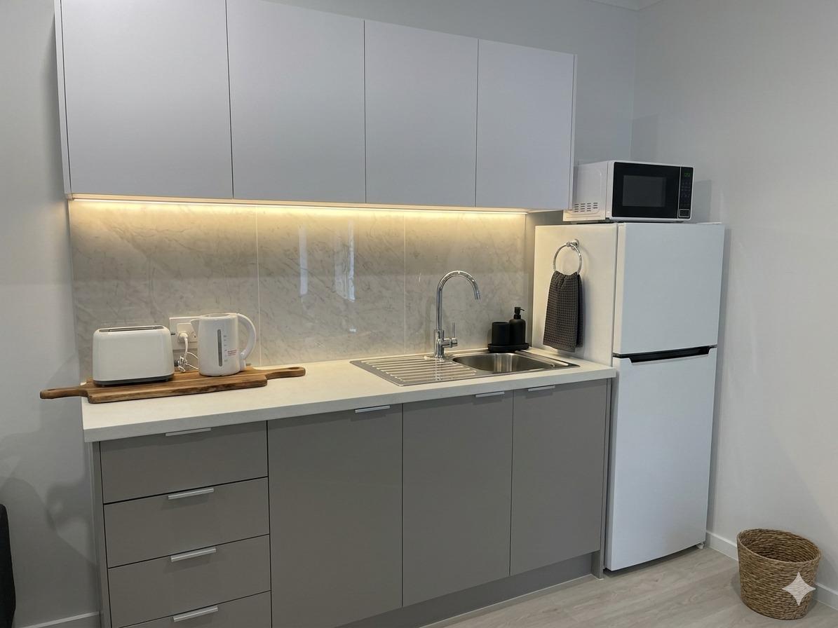 1 Bedroom Independent Suite (Greenslopes, QLD 4120) — Home image 2