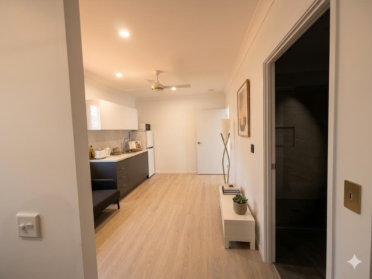 1 Bedroom Independent Suite (Greenslopes, QLD 4120) — Home image 3
