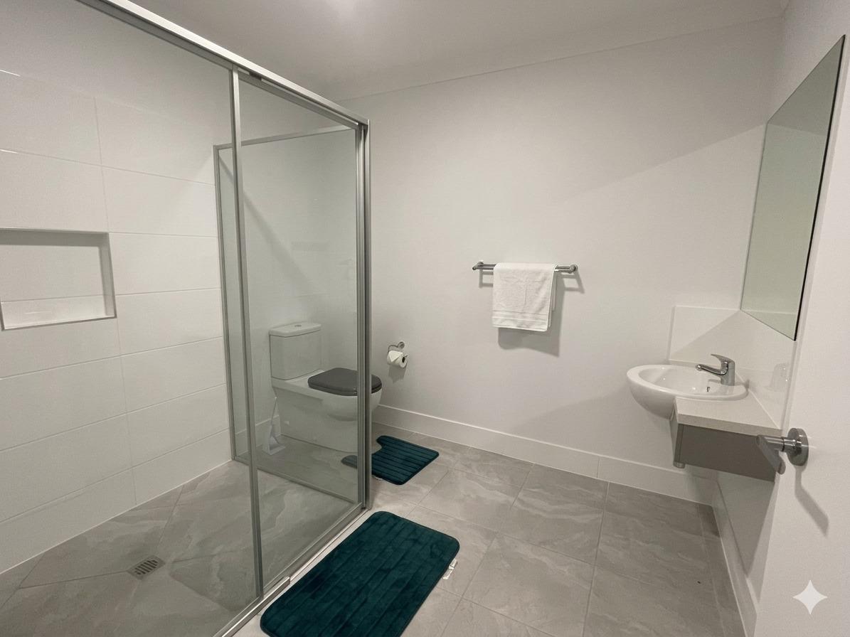 1 Bedroom Independent Suite (Greenslopes, QLD 4120) — Home image 5
