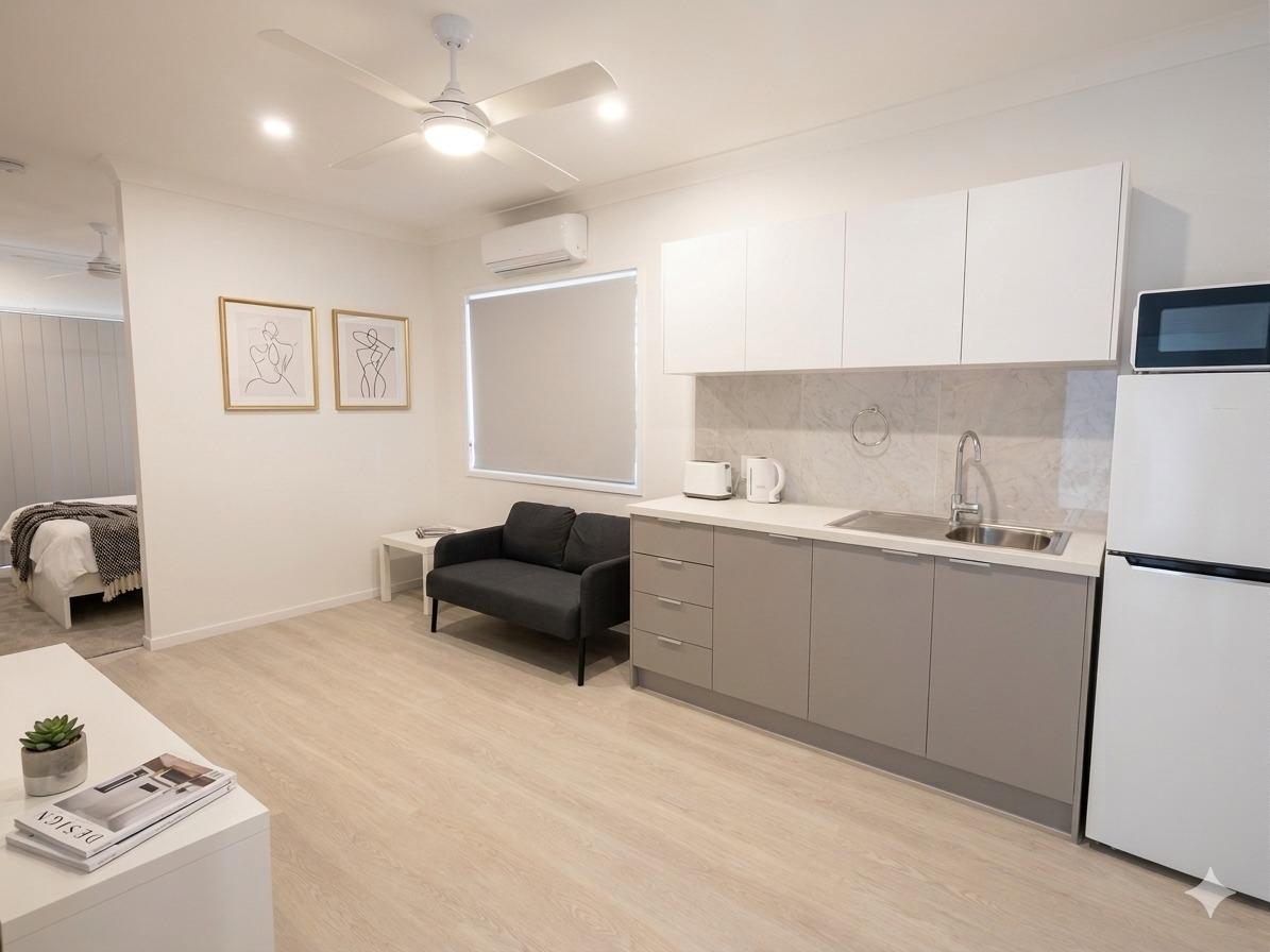 1 Bedroom Independent Suite (Greenslopes, QLD 4120) — Home image 3