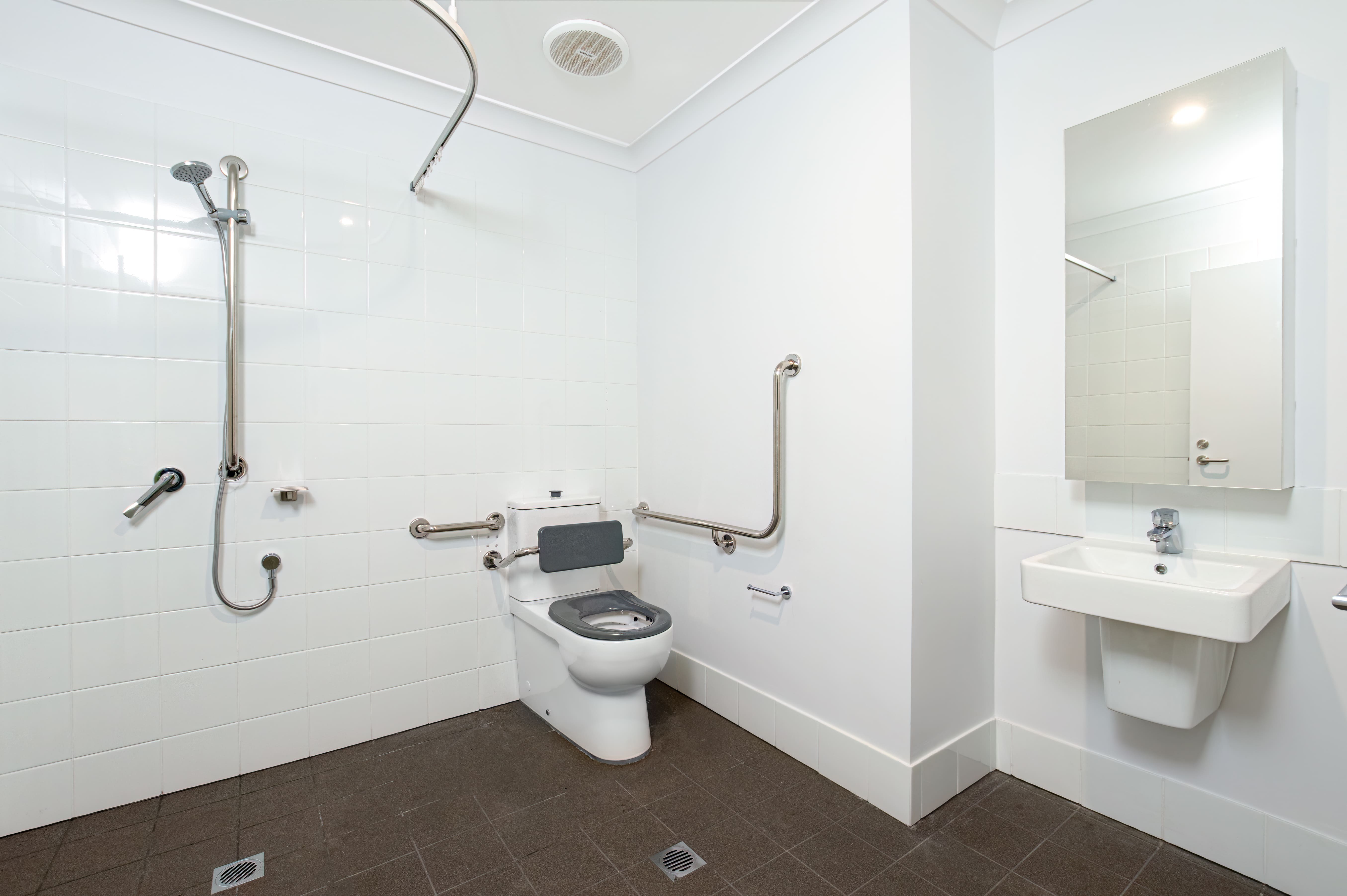 5 Bedroom Group Home, Caboolture — Home image 4