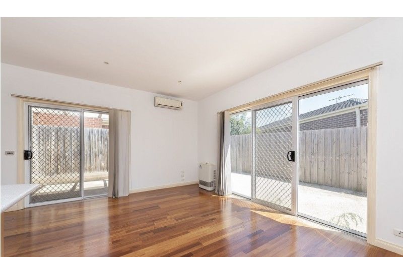 Fresh, Modern, Large Villa in the Heart of Melton — Home image 3