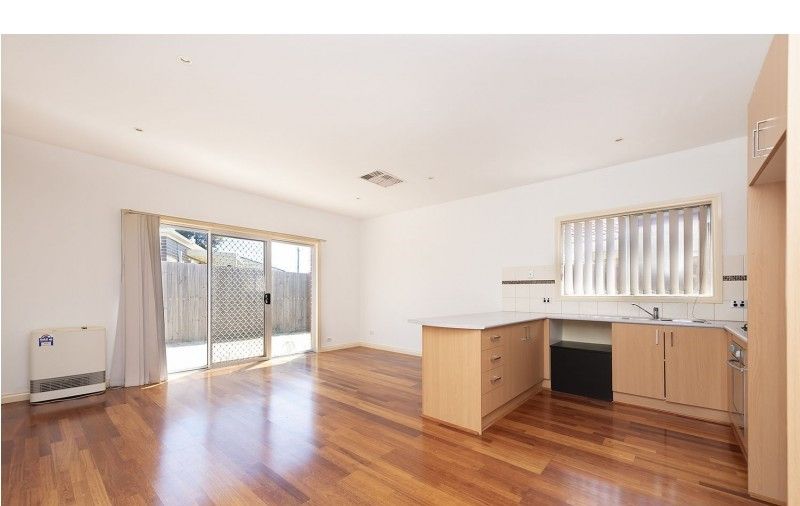 Fresh, Modern, Large Villa in the Heart of Melton — Home image 4