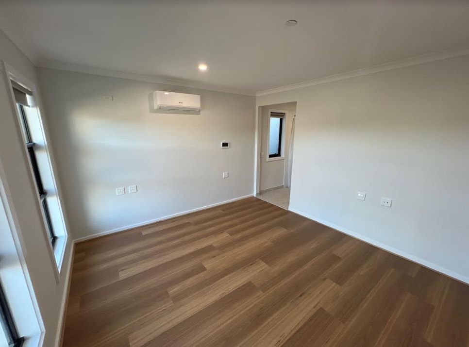 Welcome to Cranbourne East! 3 Bedroom HPS Home — Home image 2
