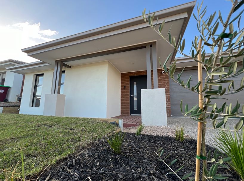 Welcome to Cranbourne East! 3 Bedroom HPS Home — Home image 10