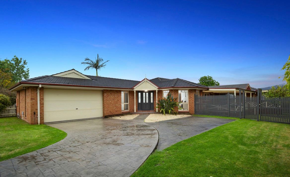 Calm & Spacious SIL Home Bordering the Park, Walk to Shopping Centre & Station — Floorplan 1