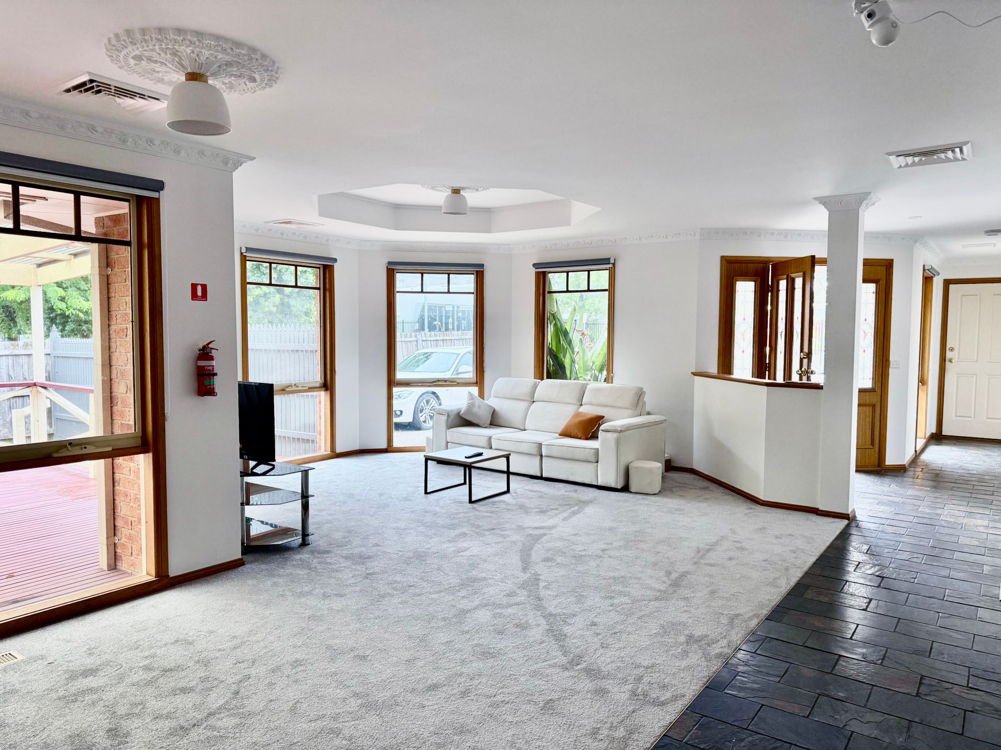 Calm & Spacious SIL Home Bordering the Park, Walk to Shopping Centre & Station — Home image 15