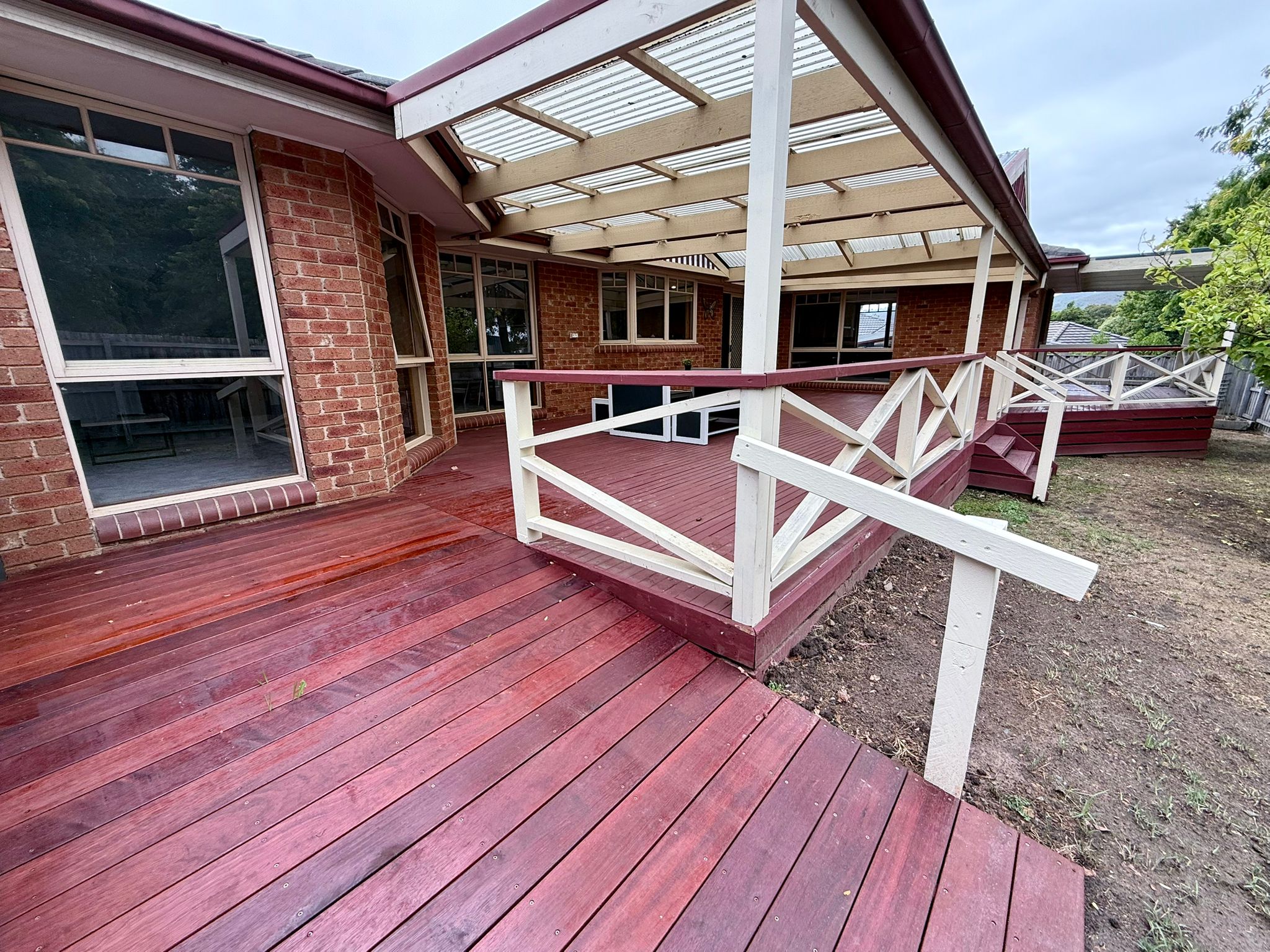 Calm & Spacious SIL Home Bordering the Park, Walk to Shopping Centre & Station — Home image 16