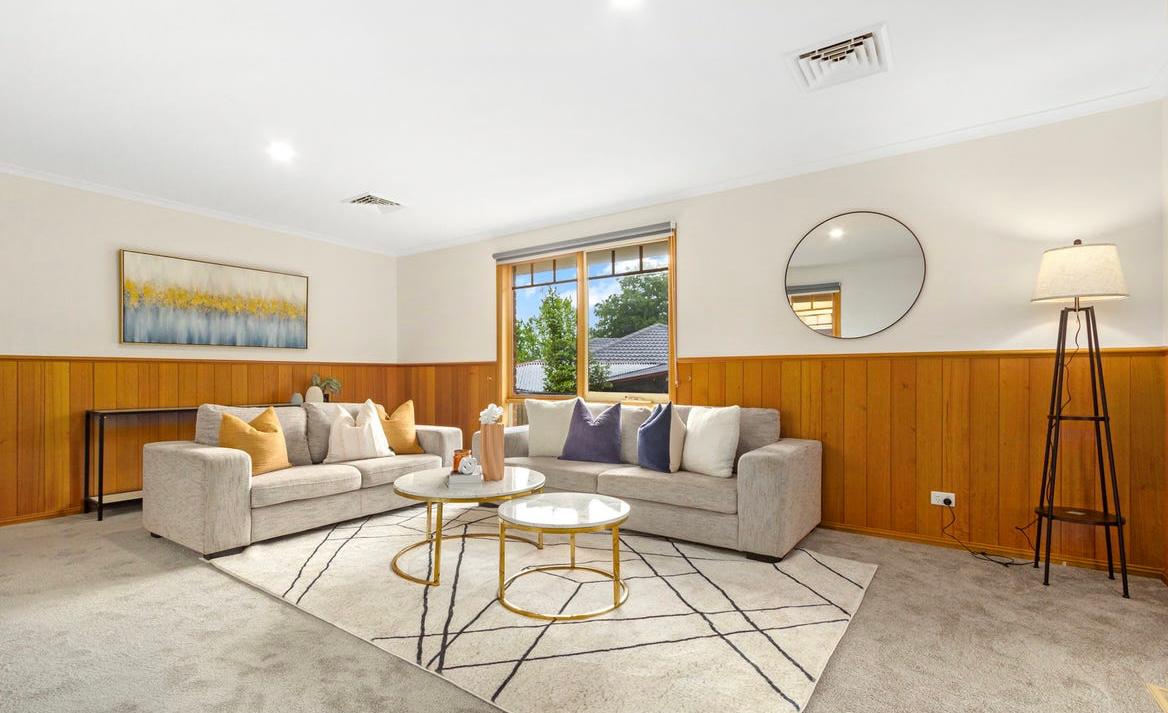 Calm & Spacious SIL Home Bordering the Park, Walk to Shopping Centre & Station — Home image 8
