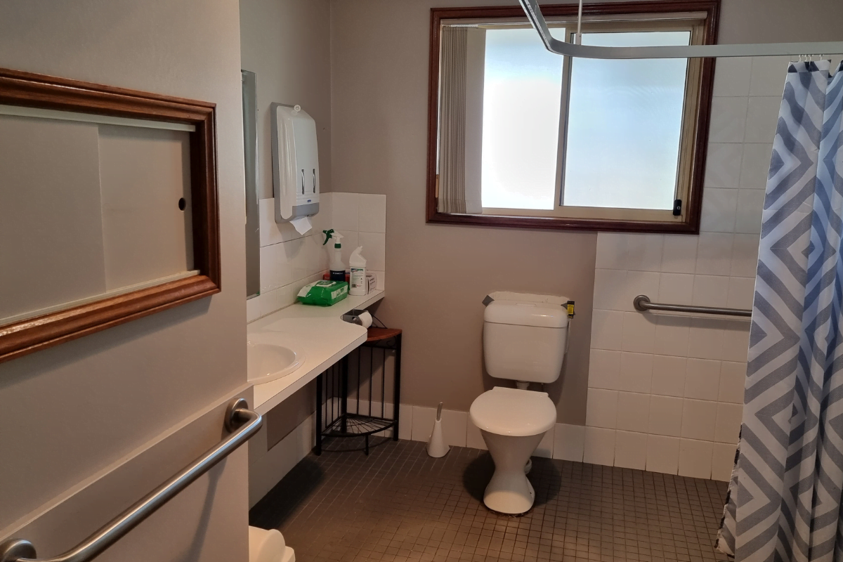Enjoy living in a quiet residential area, close to Albion Park Rail community — Home image 5