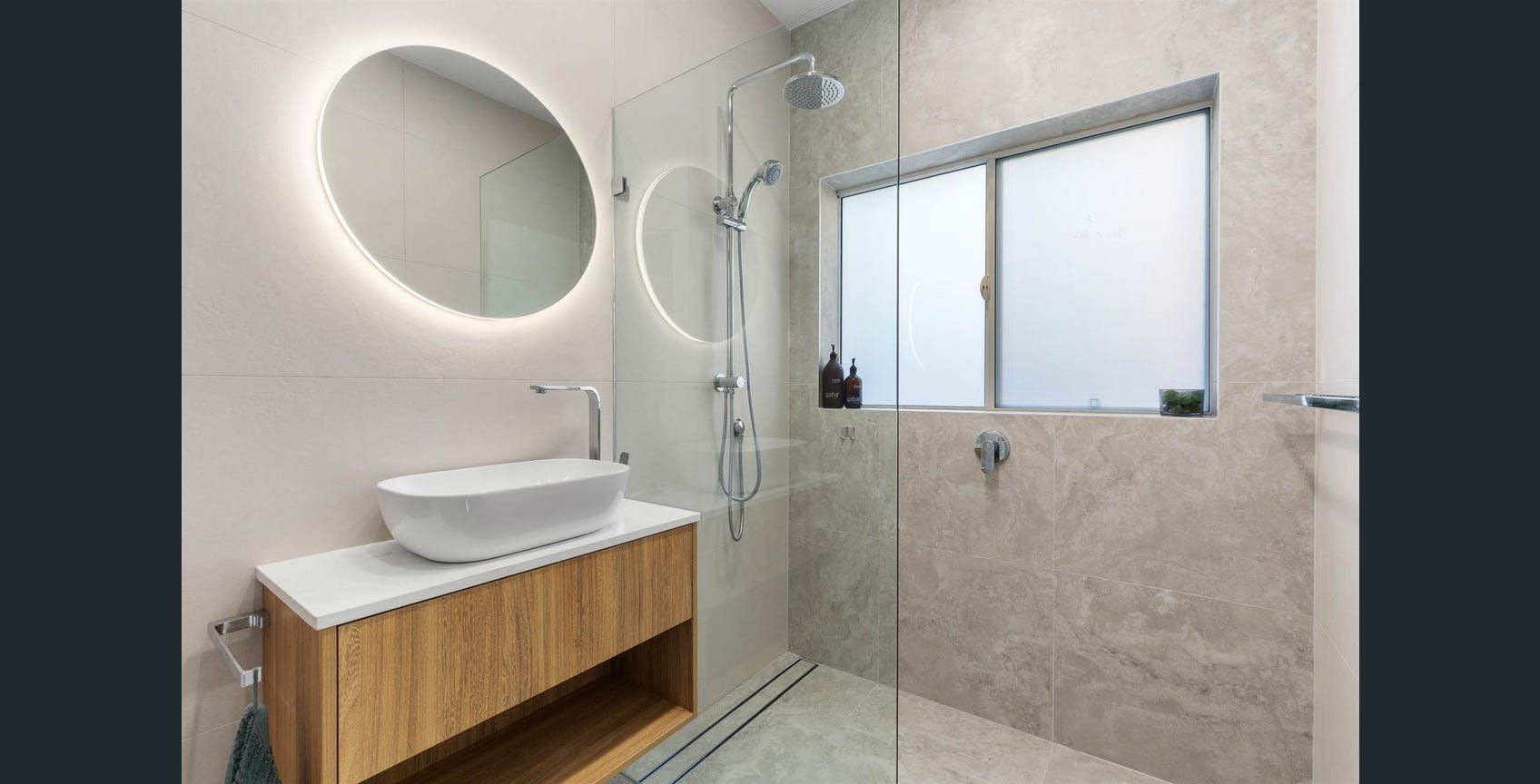 Contemporary living with stylish house in Sutherland — Home image 2