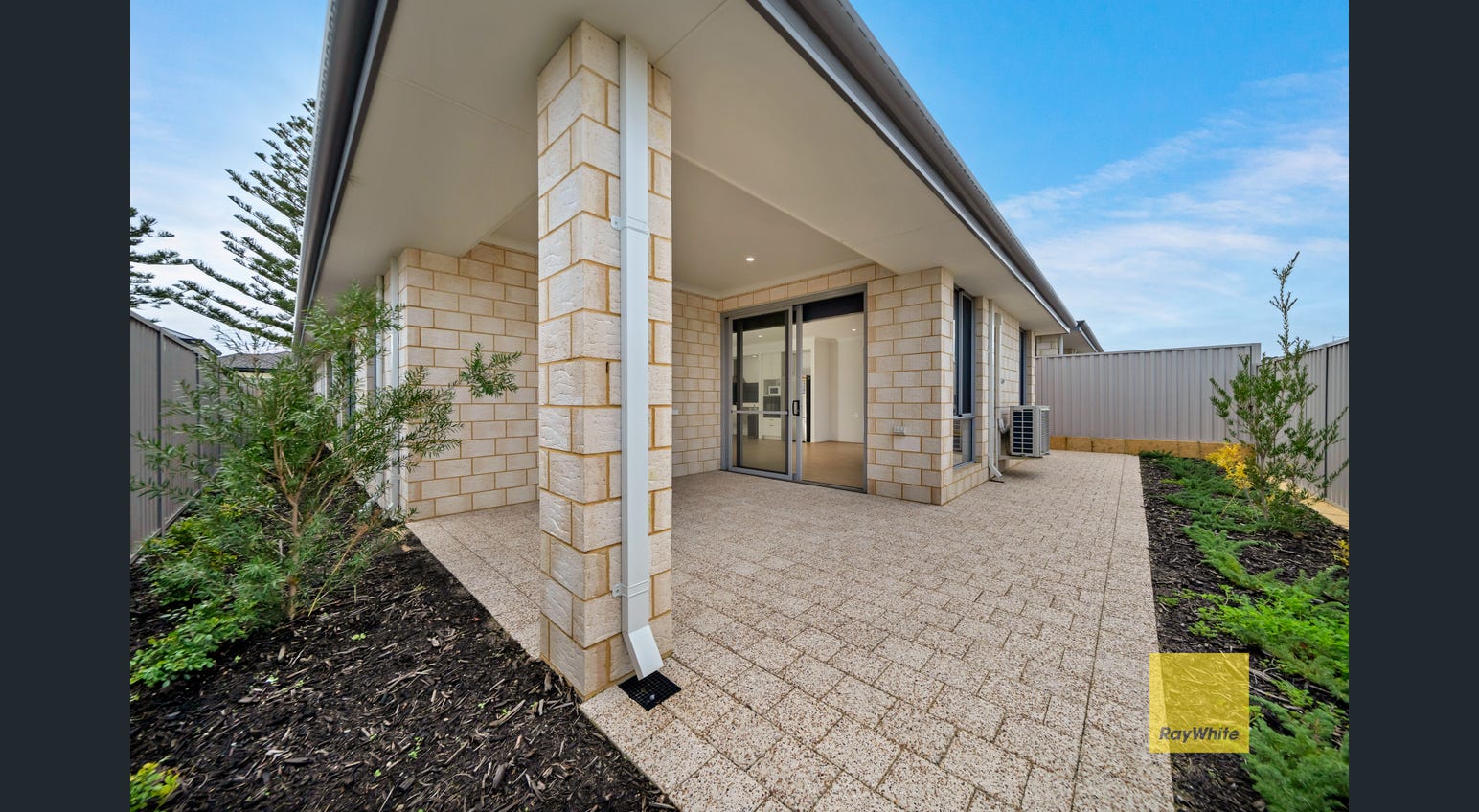 MODERN SDA APPROVED x4 BED x3 ENSUITE PROPERTY — Home image 5
