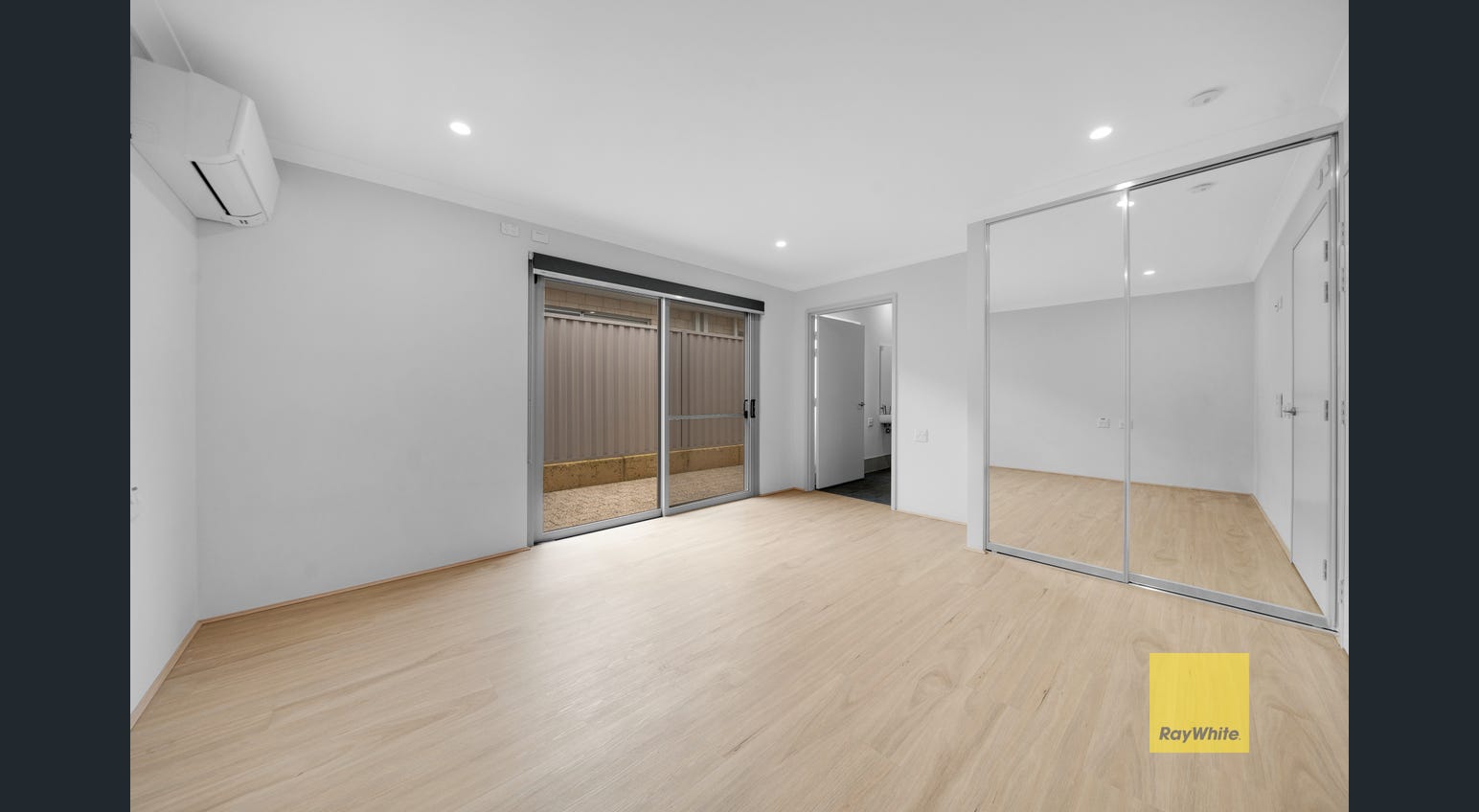 MODERN SDA APPROVED x4 BED x3 ENSUITE PROPERTY — Home image 8