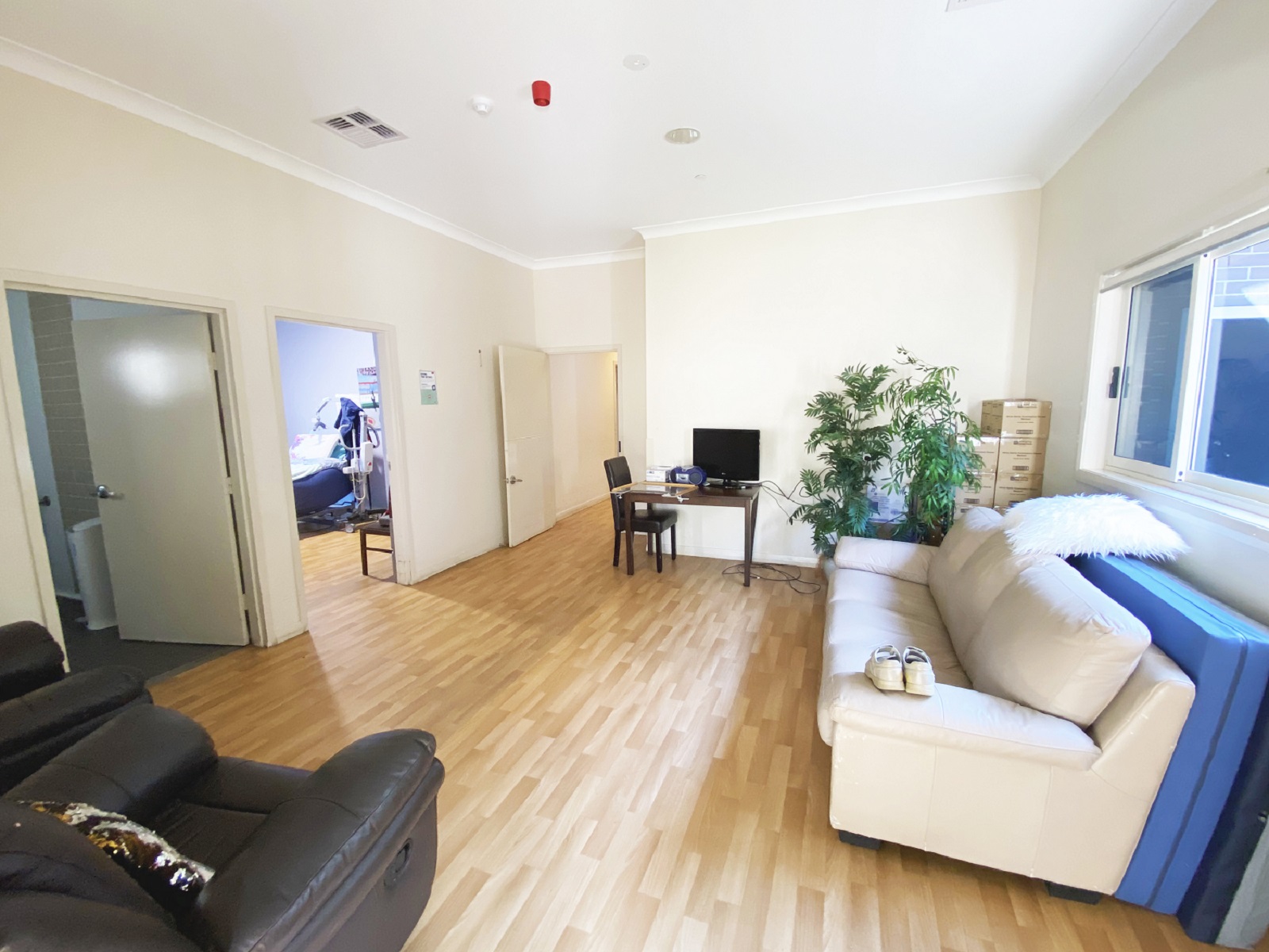 Elanora Heights – modern, shared 5-bedroom home — Home image 13