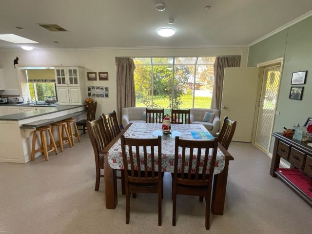 Live in Leafy Narre Warren — Home image 2