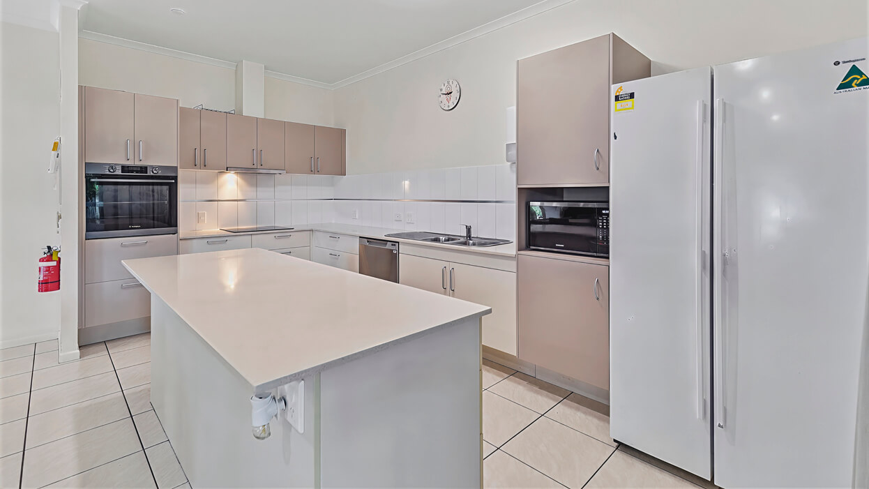 Modern Comfort in Leafy Bentley Park — Home image 5