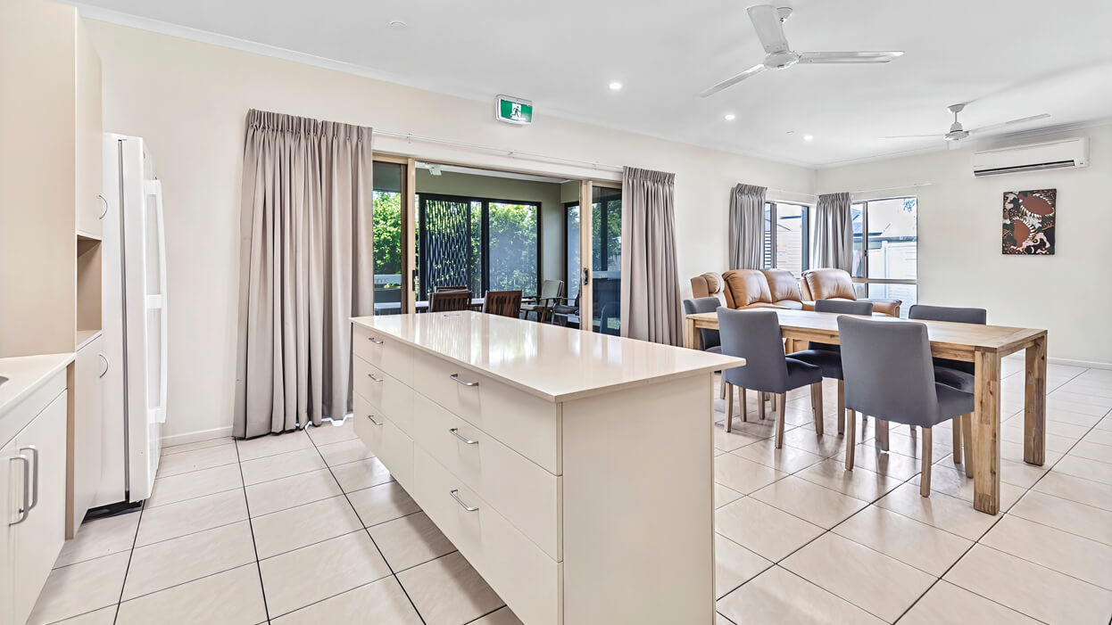Modern Comfort in Leafy Bentley Park — Home image 7