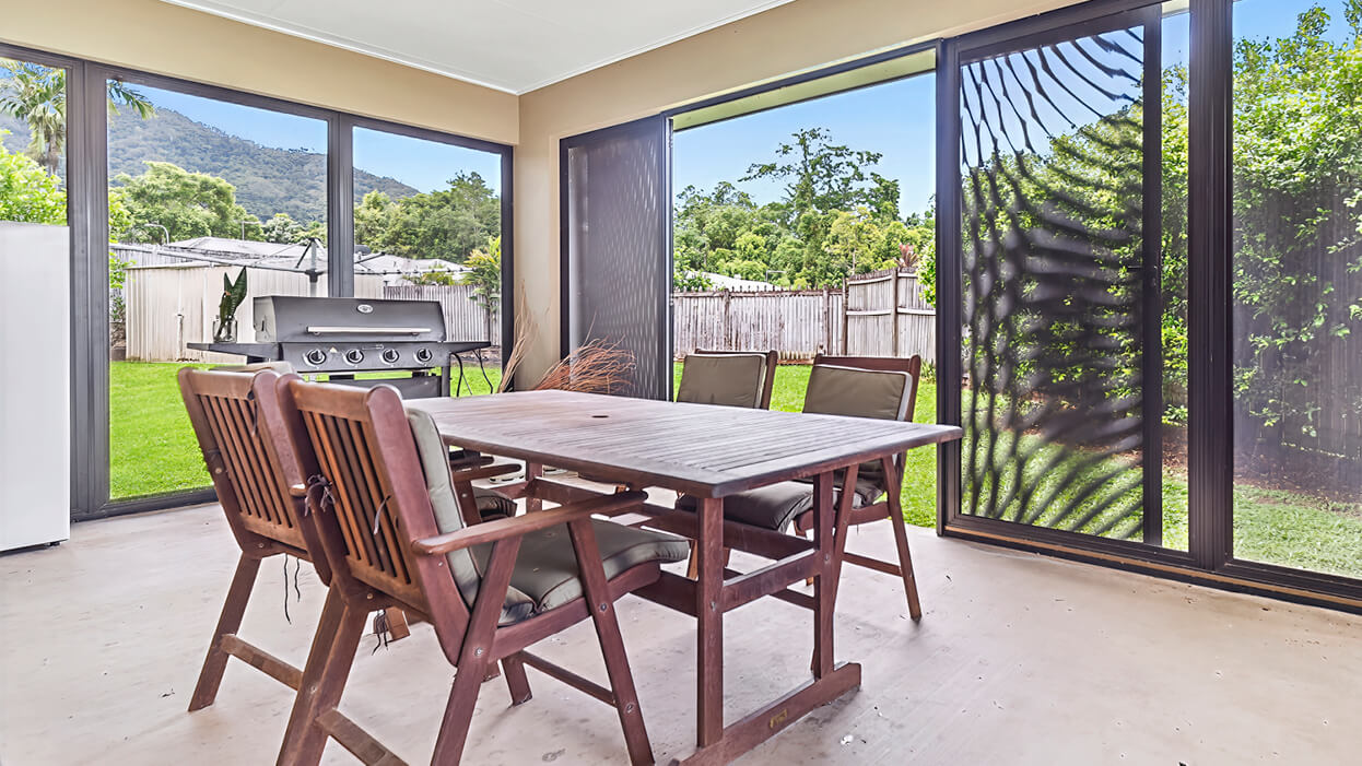 Modern Comfort in Leafy Bentley Park — Home image 13