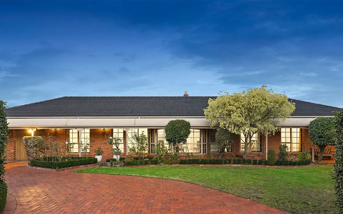 Welcoming and Spacious SIL Home in Wheelers Hill — Home image 2