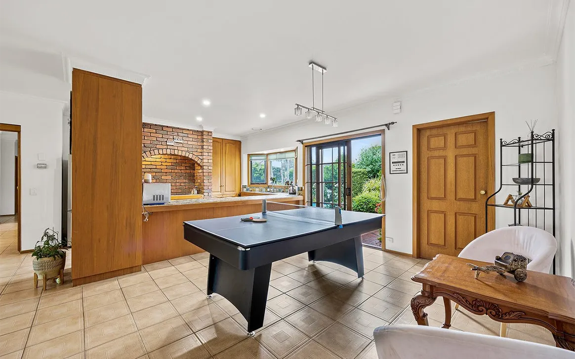 Welcoming and Spacious SIL Home in Wheelers Hill — Home image 4