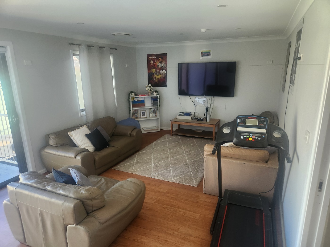 Shared home in Georges Hall — Home image 4